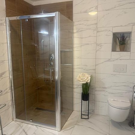 Apartmani Milokanovic Funtana Exteriör bild