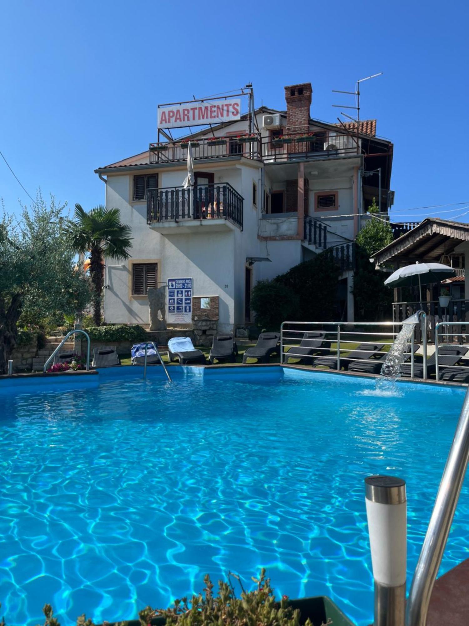 Apartmani Milokanovic Funtana Exteriör bild