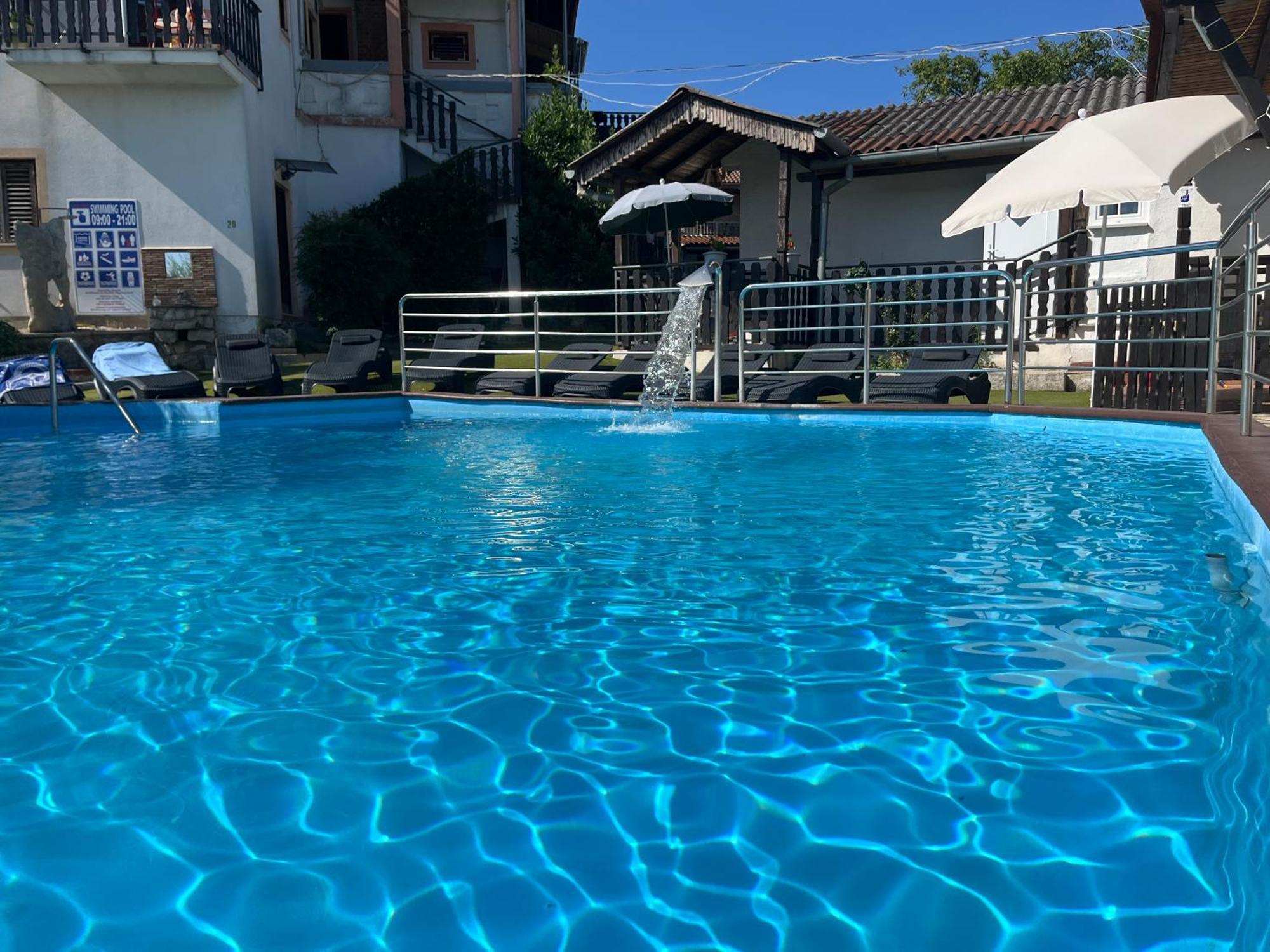 Apartmani Milokanovic Funtana Exteriör bild