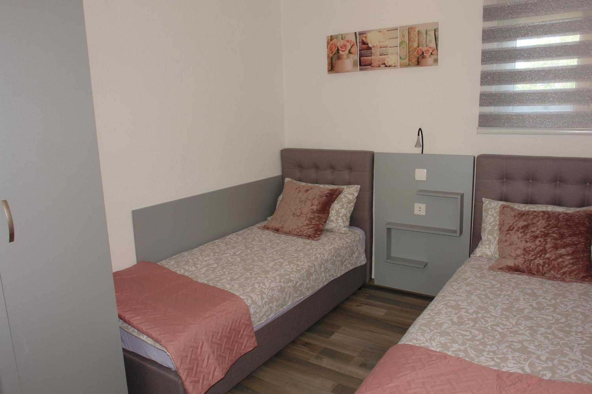 Apartmani Milokanovic Funtana Exteriör bild