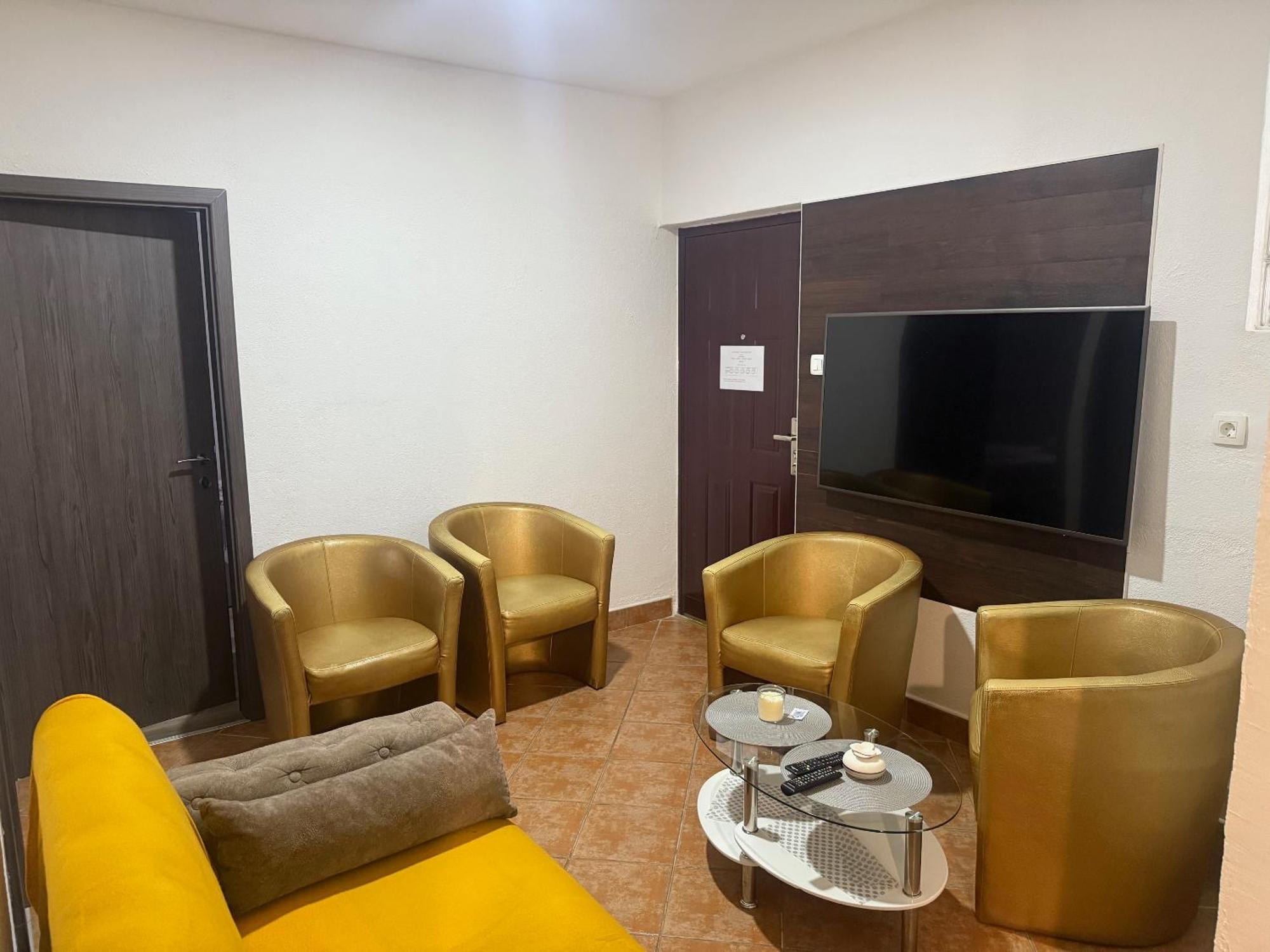 Apartmani Milokanovic Funtana Exteriör bild